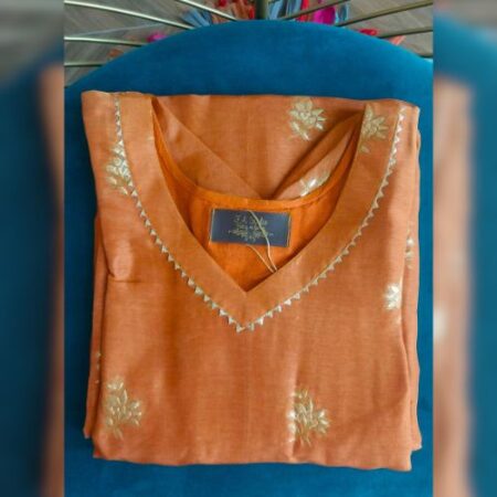 Timeless elegance, woven in resham.