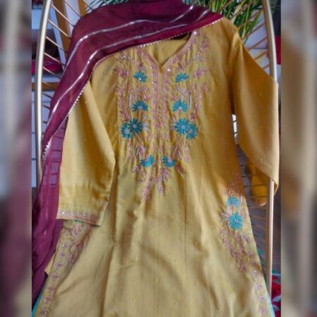 Timeless elegance, woven in resham.