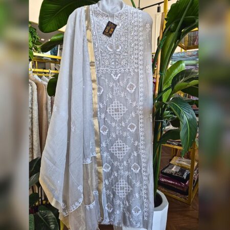 Elegance in every thread, Chikankari on Mul mul with kasab and cutdana work.